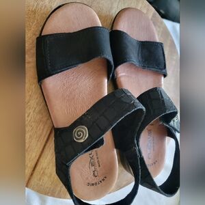 FLEXUS •  size 6.5 / 37 • blk Leather sandals Anatomic